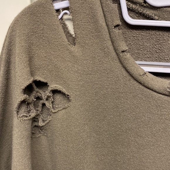 Active USA-Brand Distressed Cropped Sweatshirt in Size Large. - Picture 3 of 8